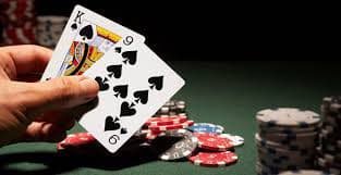 Game meja klasik seperti poker, blackjack, dan roulette tersedia dalam satu platform